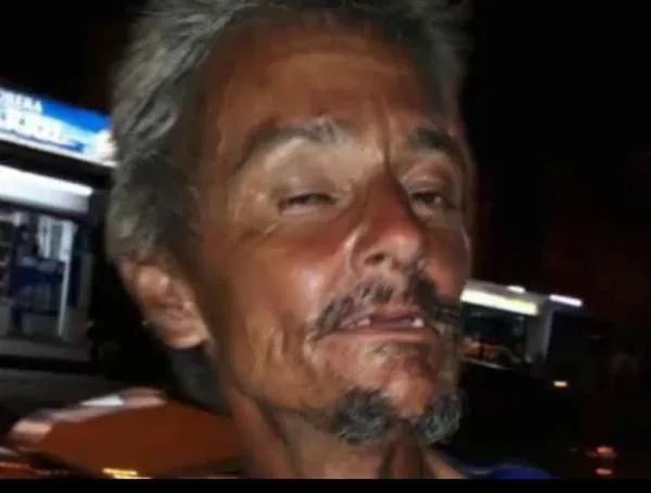 Oscar Rosas en sus años en la calle, antes de comenzar su cambio de vida